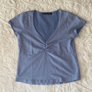 BRANDY MELVILLE CROPPED BABY BLUE FLOWER TOP